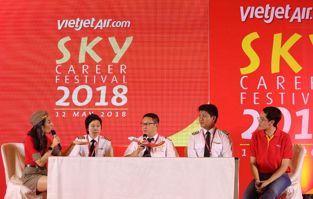 2 500 Attendees Learn About Careers In Airline Industry At Vietjet