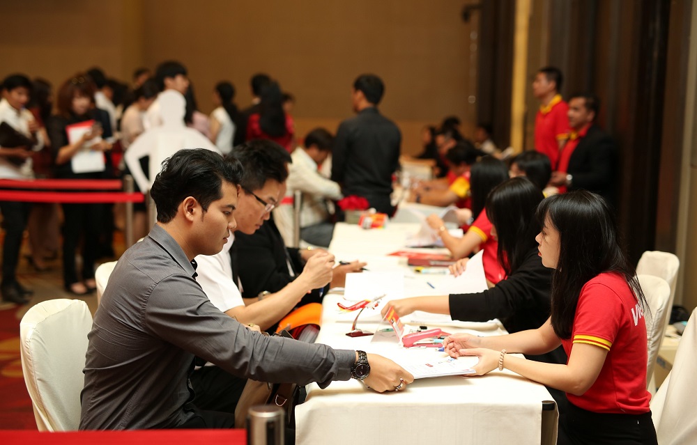 2 500 Attendees Learn About Careers In Airline Industry At Vietjet