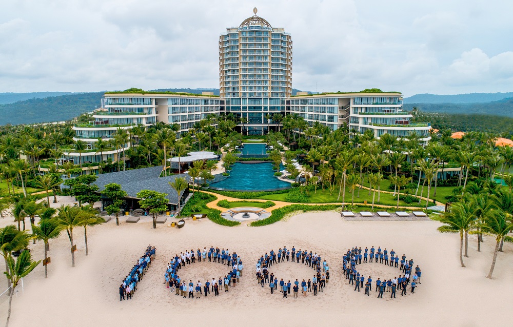 IHG celebrates the milestone in front of the InterContinental Phu Quoc Long Beach Resort