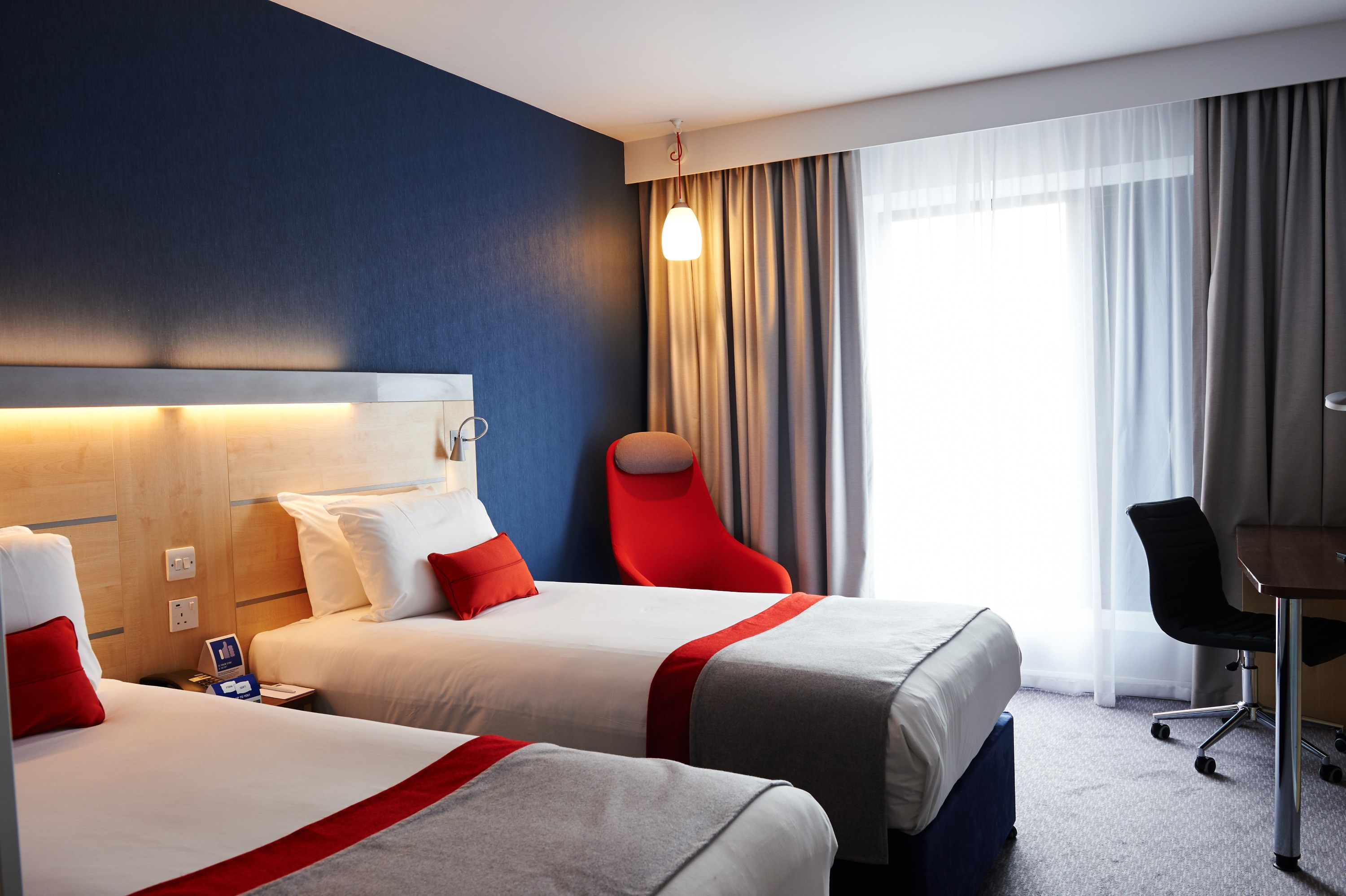 Donning A New Look Six Figure Makeover Boosts Holiday Inn